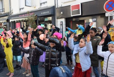 FLASHMOB DES ENFANTS DE L'ACCEUIL DE LOISIRS DES RENOUILLÈRES